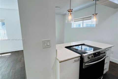 House in Miami Beach, Florida 1 bedroom, 74.32 sq.m. № 2394911 - photo 6