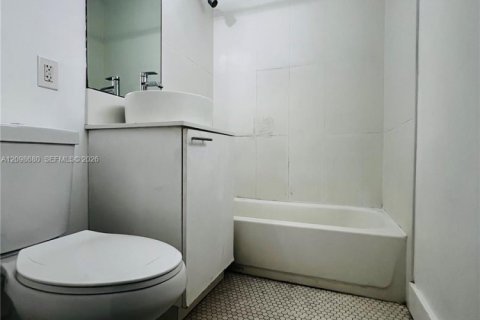 House in Miami Beach, Florida 1 bedroom, 74.32 sq.m. № 2394911 - photo 12