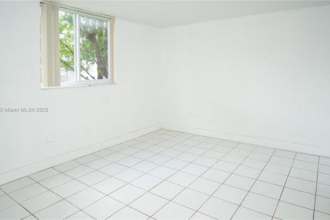 Copropriété à louer à Hialeah Gardens, Floride: 2 chambres, 89.19 m2 № 1781573 - photo 11