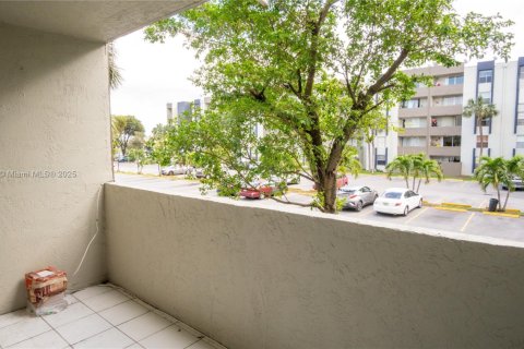 Copropriété à louer à Hialeah Gardens, Floride: 2 chambres, 89.19 m2 № 1781573 - photo 9