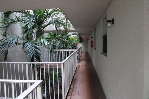 Copropriété à louer à Hialeah Gardens, Floride: 2 chambres, 89.19 m2 № 1781573 - photo 5