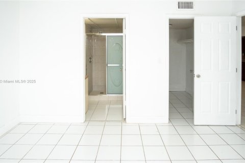 Copropriété à louer à Hialeah Gardens, Floride: 2 chambres, 89.19 m2 № 1781573 - photo 12