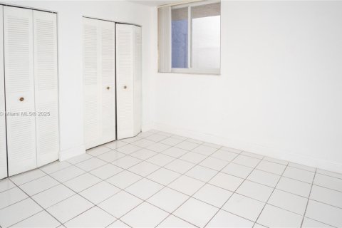 Copropriété à louer à Hialeah Gardens, Floride: 2 chambres, 89.19 m2 № 1781573 - photo 18