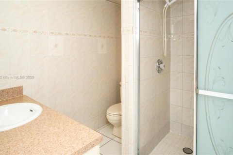 Copropriété à louer à Hialeah Gardens, Floride: 2 chambres, 89.19 m2 № 1781573 - photo 15