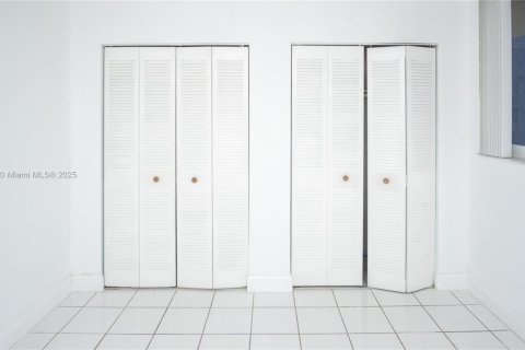 Copropriété à louer à Hialeah Gardens, Floride: 2 chambres, 89.19 m2 № 1781573 - photo 19