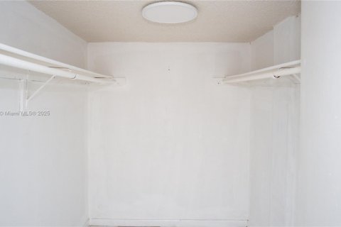 Copropriété à louer à Hialeah Gardens, Floride: 2 chambres, 89.19 m2 № 1781573 - photo 13