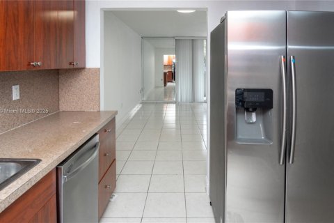 Copropriété à louer à Hialeah Gardens, Floride: 2 chambres, 89.19 m2 № 1781573 - photo 7