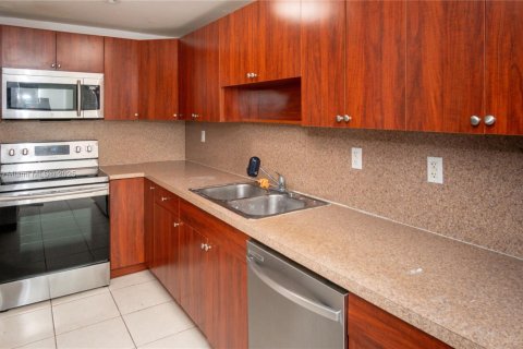 Copropriété à louer à Hialeah Gardens, Floride: 2 chambres, 89.19 m2 № 1781573 - photo 1