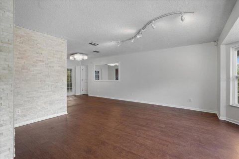 Casa en venta en Wesley Chapel, Florida, 3 dormitorios, 164.25 m2 № 2385602 - foto 5