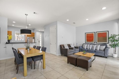 Touwnhouse à vendre à Kissimmee, Floride: 2 chambres, 119.84 m2 № 2306160 - photo 5