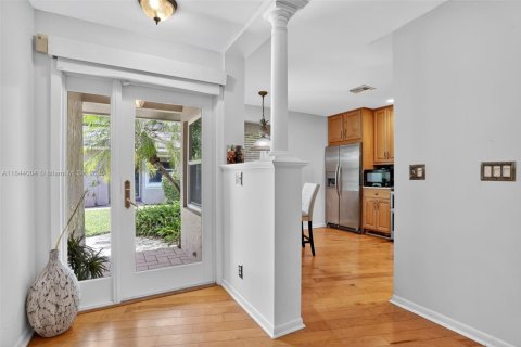 House in Deerfield Beach, Florida 3 bedrooms, 126.72 sq.m. № 1841322 - photo 4