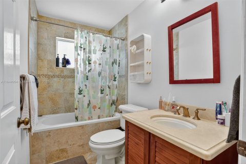 House in Deerfield Beach, Florida 3 bedrooms, 126.72 sq.m. № 1841322 - photo 23