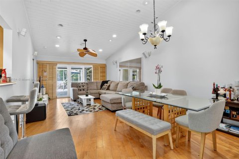 House in Deerfield Beach, Florida 3 bedrooms, 126.72 sq.m. № 1841322 - photo 8