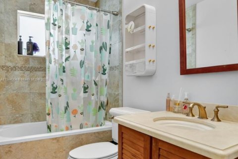 House in Deerfield Beach, Florida 3 bedrooms, 126.72 sq.m. № 1841322 - photo 24