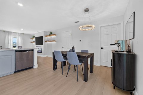 Villa ou maison à louer à Port St. Lucie, Floride: 3 chambres, 114.27 m2 № 2428156 - photo 10