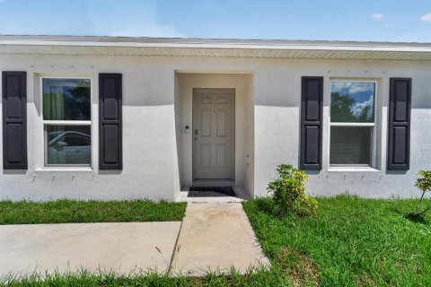 Villa ou maison à louer à Port St. Lucie, Floride: 3 chambres, 114.27 m2 № 2428156 - photo 3