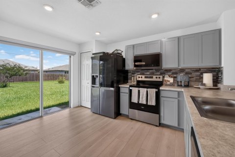 Villa ou maison à louer à Port St. Lucie, Floride: 3 chambres, 114.27 m2 № 2428156 - photo 8
