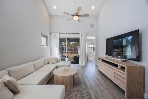 Townhouse in Oldsmar, Florida 3 bedrooms, 179.12 sq.m. № 1550913 - photo 9