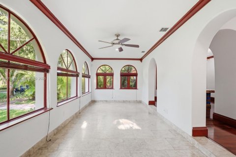 House in Coral Gables, Florida 3 bedrooms, 199 sq.m. № 2074910 - photo 27