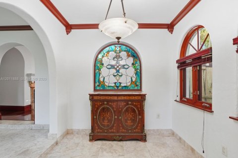 House in Coral Gables, Florida 3 bedrooms, 199 sq.m. № 2074910 - photo 21