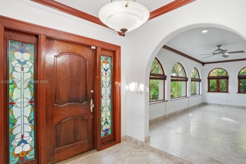 House in Coral Gables, Florida 3 bedrooms, 199 sq.m. № 2074910 - photo 24