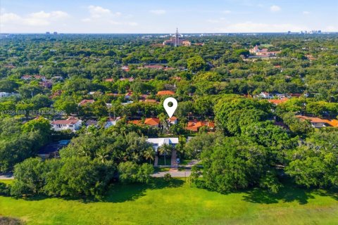 House in Coral Gables, Florida 3 bedrooms, 199 sq.m. № 2074910 - photo 3