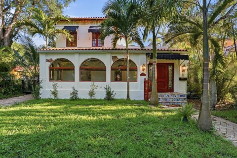 House in Coral Gables, Florida 3 bedrooms, 199 sq.m. № 2074910 - photo 5