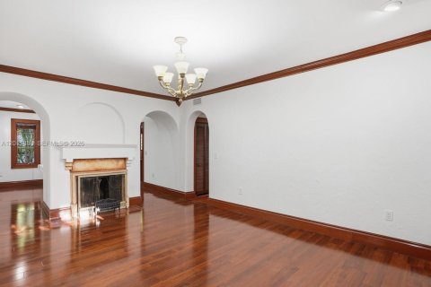 House in Coral Gables, Florida 3 bedrooms, 199 sq.m. № 2074910 - photo 29
