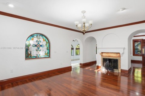 House in Coral Gables, Florida 3 bedrooms, 199 sq.m. № 2074910 - photo 28
