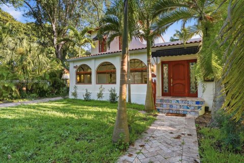 House in Coral Gables, Florida 3 bedrooms, 199 sq.m. № 2074910 - photo 4