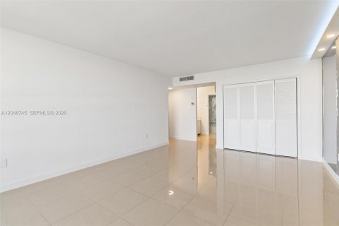 Снять в аренду кондоминиум в Бэл-Харбор, Флорида 3 спальни, 156.82м2, № 2145881 - фото 10