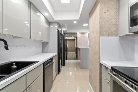 Снять в аренду кондоминиум в Бэл-Харбор, Флорида 3 спальни, 156.82м2, № 2145881 - фото 14