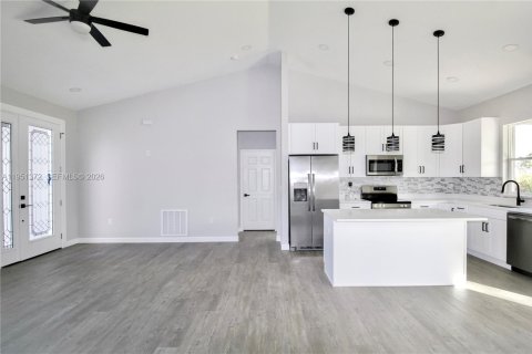 House in Sebring, Florida 3 bedrooms, 138.24 sq.m. № 2020732 - photo 12