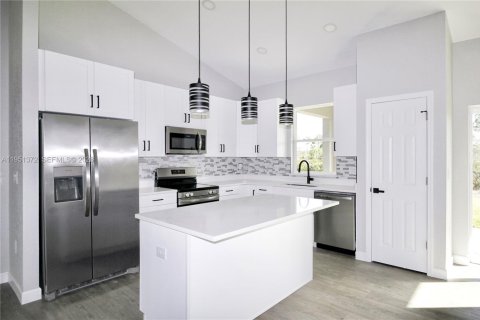 House in Sebring, Florida 3 bedrooms, 138.24 sq.m. № 2020732 - photo 2