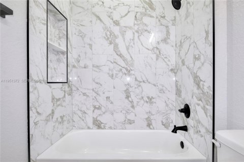 House in Sebring, Florida 3 bedrooms, 138.24 sq.m. № 2020732 - photo 30