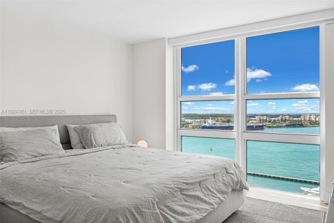 Condo in Miami Beach, Florida, 1 bedroom  № 2041845 - photo 21