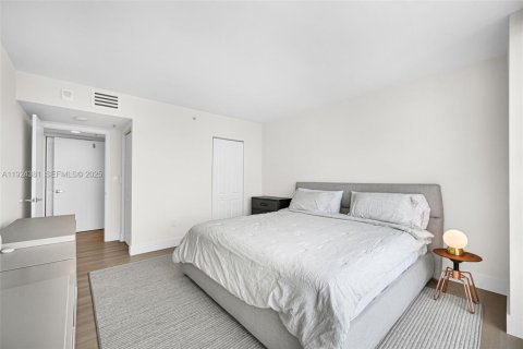 Condo in Miami Beach, Florida, 1 bedroom  № 2041845 - photo 19