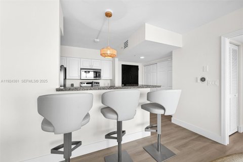 Condo in Miami Beach, Florida, 1 bedroom  № 2041845 - photo 7