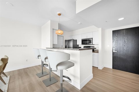 Condo in Miami Beach, Florida, 1 bedroom  № 2041845 - photo 8