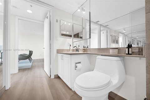 Condo in Miami Beach, Florida, 1 bedroom  № 2041845 - photo 28