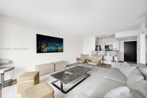 Condo in Miami Beach, Florida, 1 bedroom  № 2041845 - photo 2