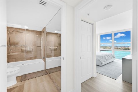 Condo in Miami Beach, Florida, 1 bedroom  № 2041845 - photo 25