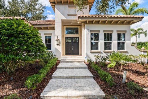 House in Orlando, Florida 4 bedrooms, 392.14 sq.m. № 2425627 - photo 2