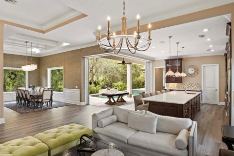 House in Orlando, Florida 4 bedrooms, 392.14 sq.m. № 2425627 - photo 6
