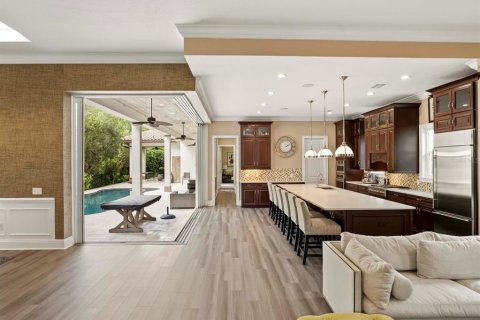 House in Orlando, Florida 4 bedrooms, 392.14 sq.m. № 2425627 - photo 8