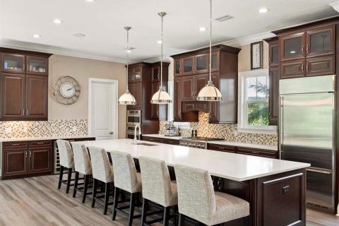 House in Orlando, Florida 4 bedrooms, 392.14 sq.m. № 2425627 - photo 10