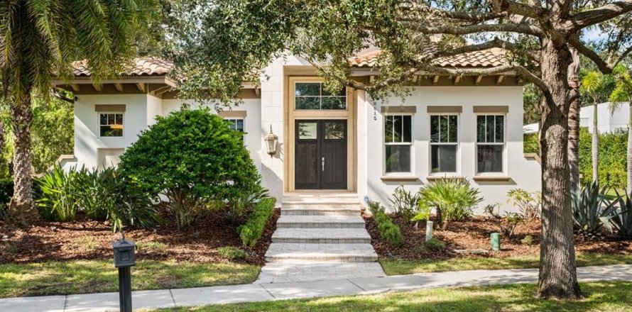 House in Orlando, Florida 4 bedrooms, 392.14 sq.m. № 2425627