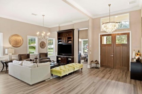 House in Orlando, Florida 4 bedrooms, 392.14 sq.m. № 2425627 - photo 4