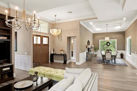 House in Orlando, Florida 4 bedrooms, 392.14 sq.m. № 2425627 - photo 5