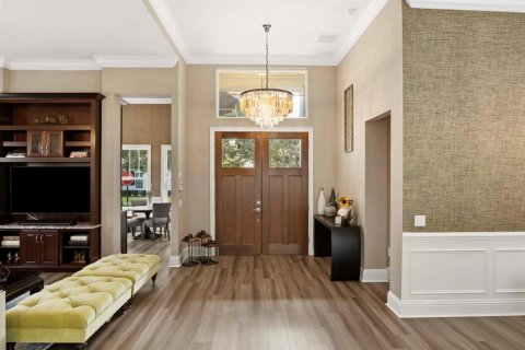 House in Orlando, Florida 4 bedrooms, 392.14 sq.m. № 2425627 - photo 3